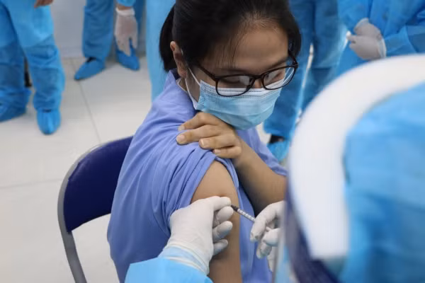Việt Nam đã có 51.216 người được tiêm vaccine phòng COVID-19