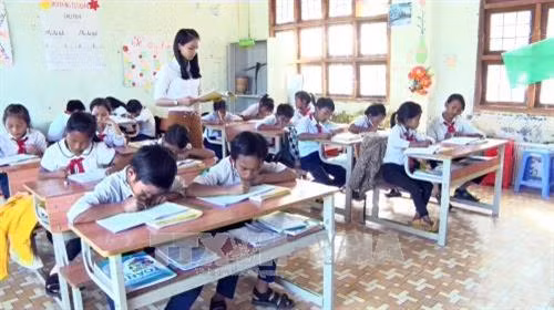 Nhọc nhằn gieo chữ dưới chân núi Ngọc Linh