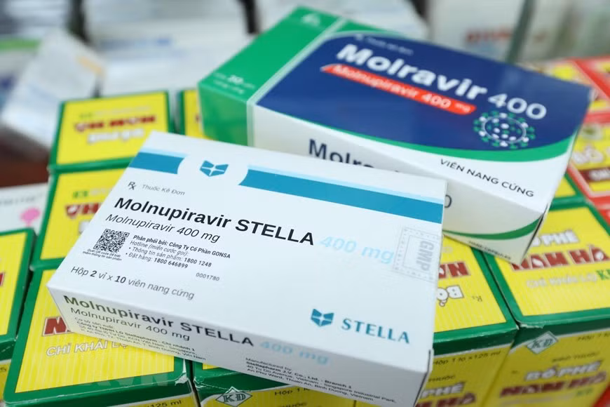 Dịch COVID-19: Số ca mắc tăng cao nhưng nhập viện ít, người dân không nên trữ thuốc Molnupiravir