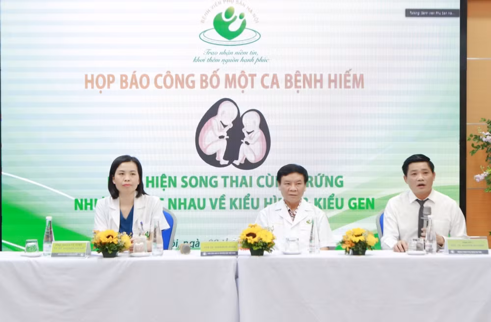 Giám đốc Bệnh viện Phụ sản Hà Nội công bố ca bệnh hiếm, song thai cùng trứng nhưng lại khác nhau 100%.. Ảnh: laodongthudo.vn