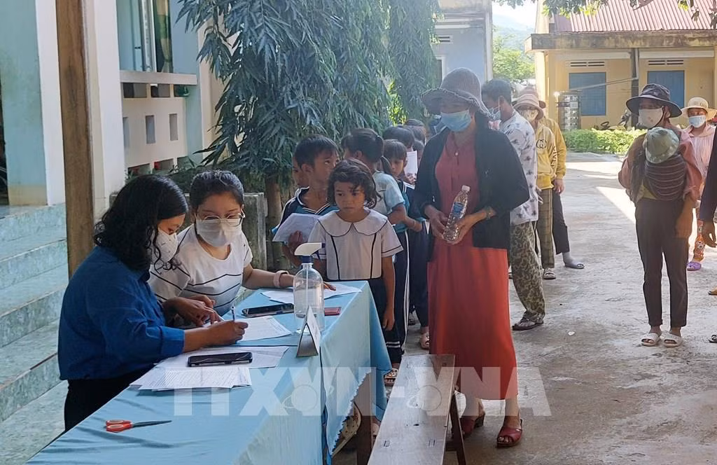 Dịch COVID-19: Ngày 17/7, cả nước có 745 ca mắc mới; Bộ Y tế điểm tên các địa phương có tỷ lệ tiêm mũi 3,4 thấp
