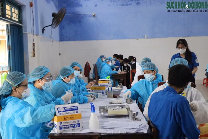 Dịch COVID-19: Số ca mắc mới tiếp tục giảm, chỉ còn một ca tử vong trong ngày