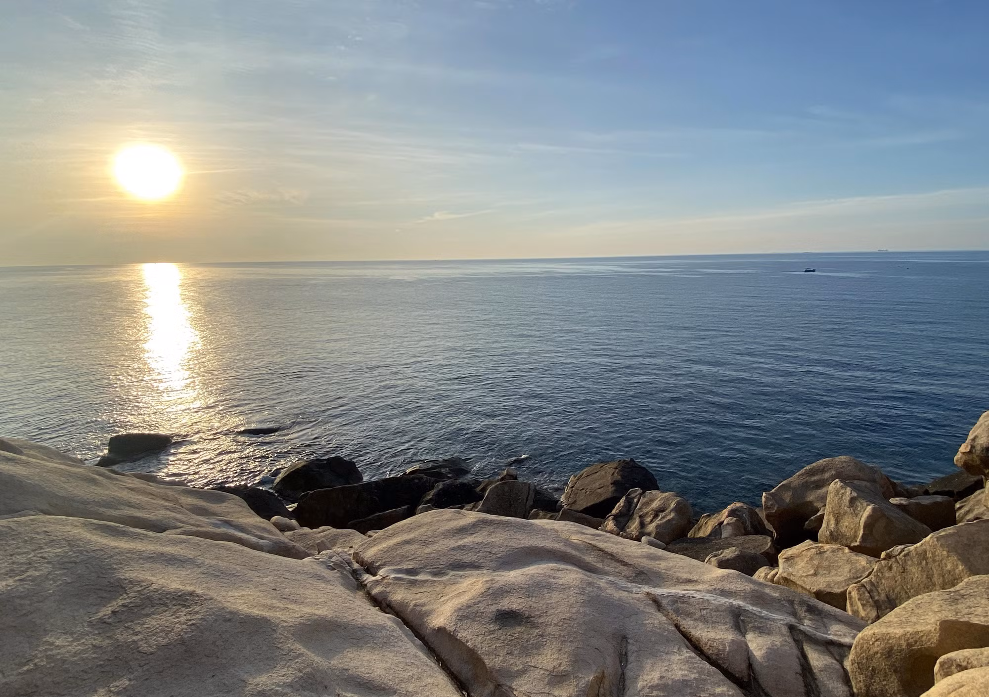 Điểm tham quan lý tưởng ở Vườn Quốc gia Núi Chúa (xã Vĩnh Hải, huyện Ninh Hải). Ảnh: Công Thử - TTXVN