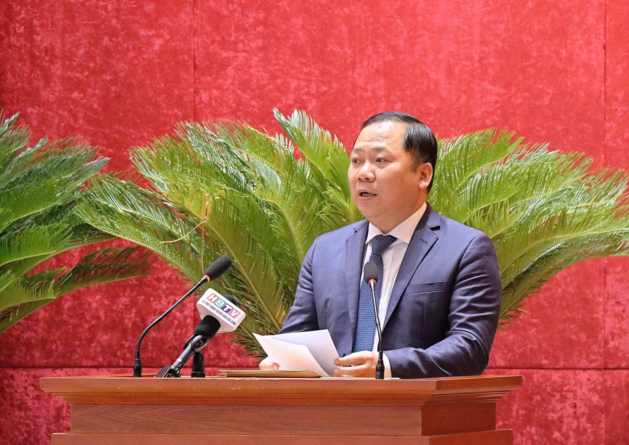 Đồng chí Nguyễn Phi Long chỉ định tham gia Ban Chấp hành, Ban Thường vụ và giữ chức Bí thư Tỉnh ủy Hòa Bình, nhiệm kỳ 2020-2025. Ảnh: Thanh Hải - TTXVN