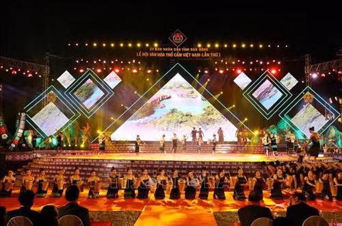 Khai mạc Lễ hội văn hóa thổ cẩm Việt Nam lần thứ nhất