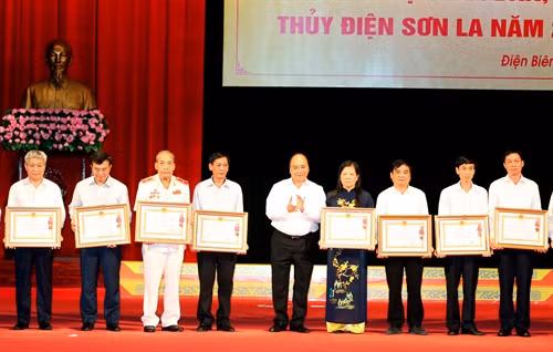 Thủ tướng Nguyễn Xuân Phúc: Kiên quyết không để bà con di dân, tái định cư Dự án thủy điện Sơn La tái nghèo