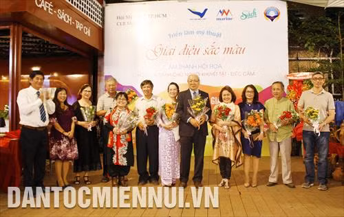 Khai mạc triển lãm mỹ thuật “Giai điệu sắc màu”