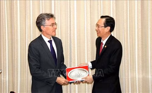 Thành phố Hồ Chí Minh và Ngân hàng AIIB hợp tác trong xây dựng cơ sở hạ tầng