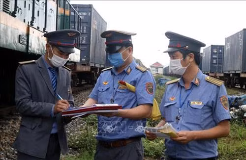 Dịch COVID-19: Thành phố Hồ Chí Minh tạm ngưng nhiều tuyến xe buýt và giảm xe khách