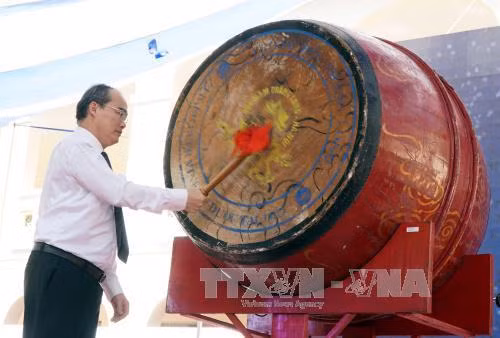Bí thư Thành ủy Thành phố Hồ Chí Minh Nguyễn Thiện Nhân dự Lễ Kỷ niệm 90 năm Trường Petrus Ký – Trung học phổ thông Chuyên Lê Hồng Phong