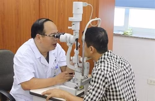 Chuyên gia y tế hướng dẫn cách phòng bệnh về mắt trong mùa hè