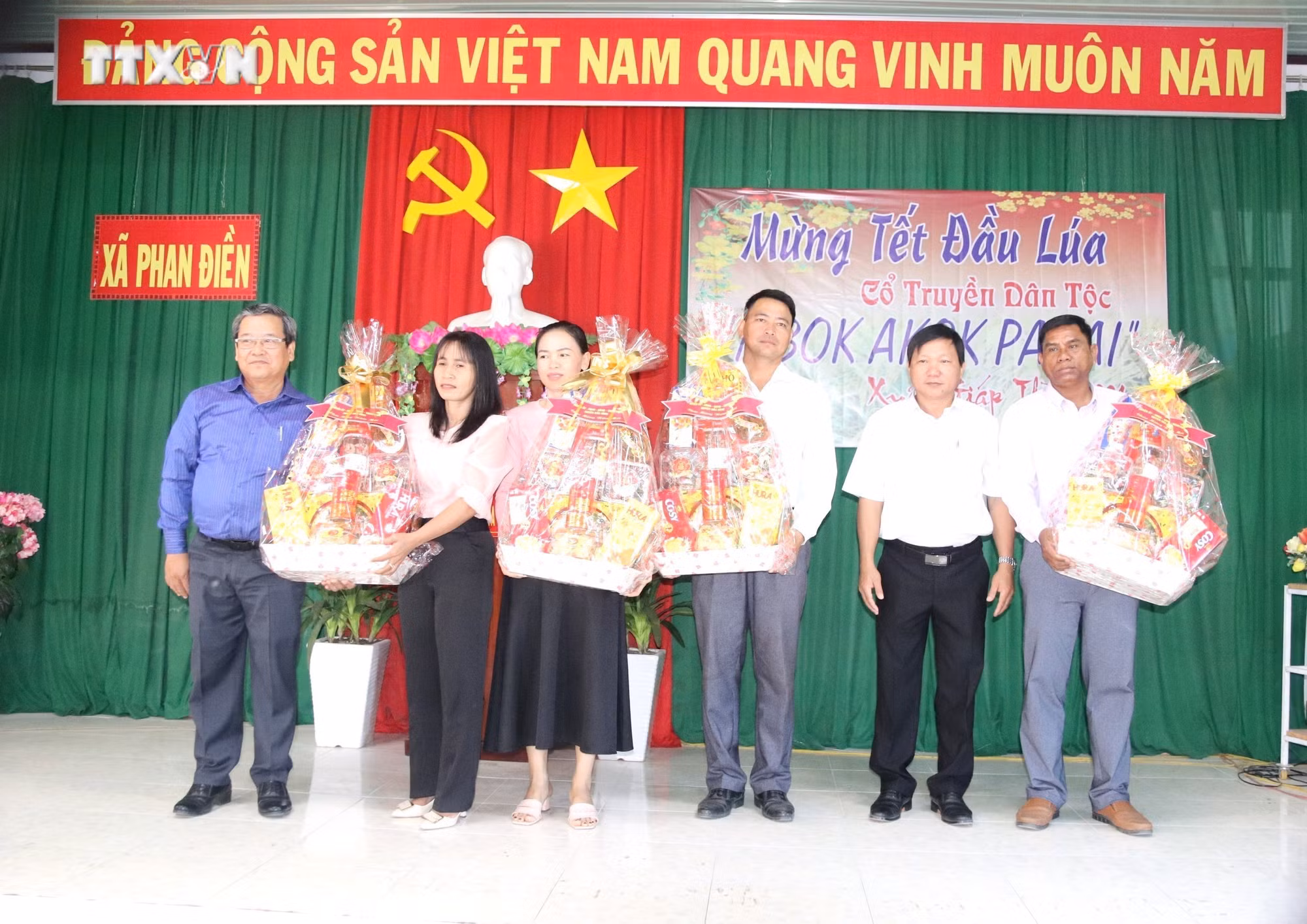 vna_potal_tham_chuc_tet_dau_lua_dong_bao_vung_cao_binh_thuan_7194172.jpg