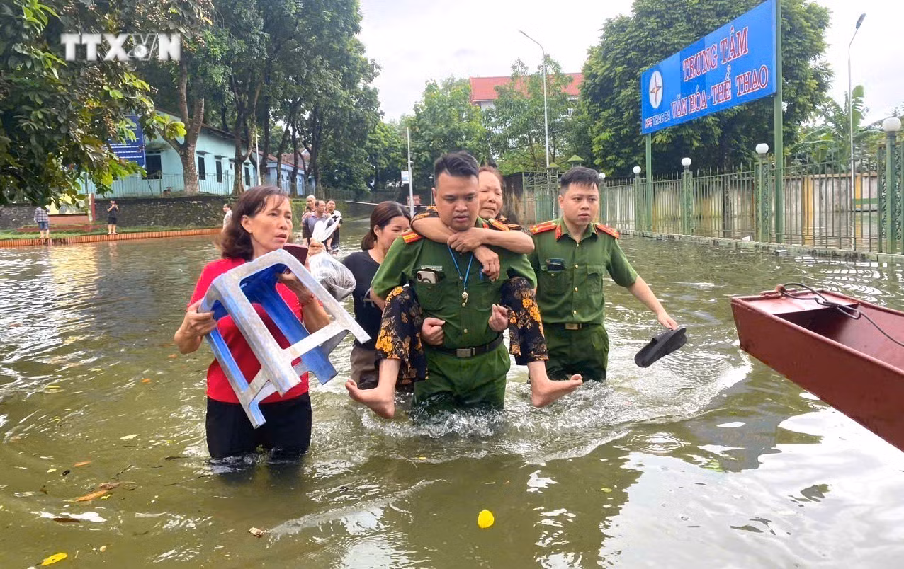 vna_potal_thuy_dien_thac_ba_luong_nuoc_do_ve_ho_thac_ba_da_giam_dang_ke_7587081.jpg