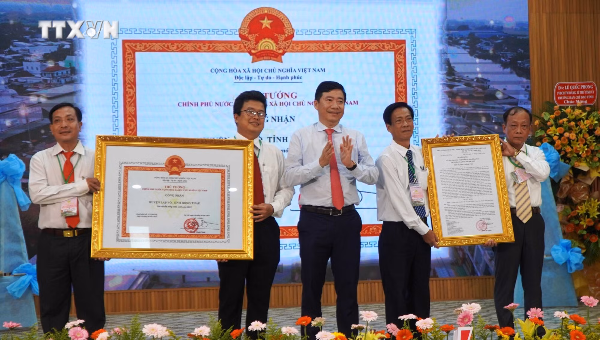 vna_potal_huyen_lap_vo_dong_thap_dat_chuan_nong_thon_moi_7587651.jpg
