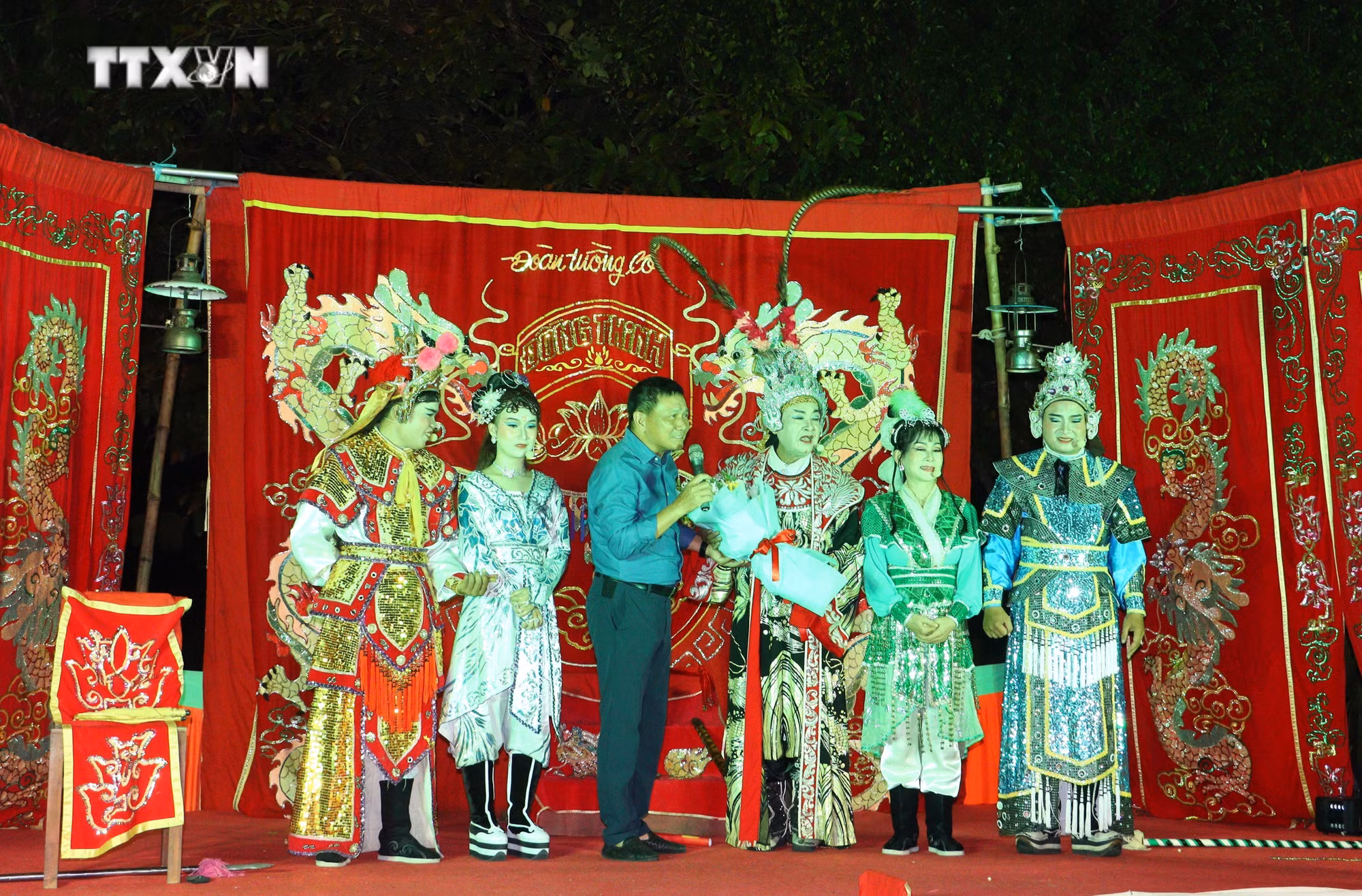vna_potal_vinh_long_truyen_nghe_hat_boi_giu_gin_di_san_tram_nam_7682354.jpg