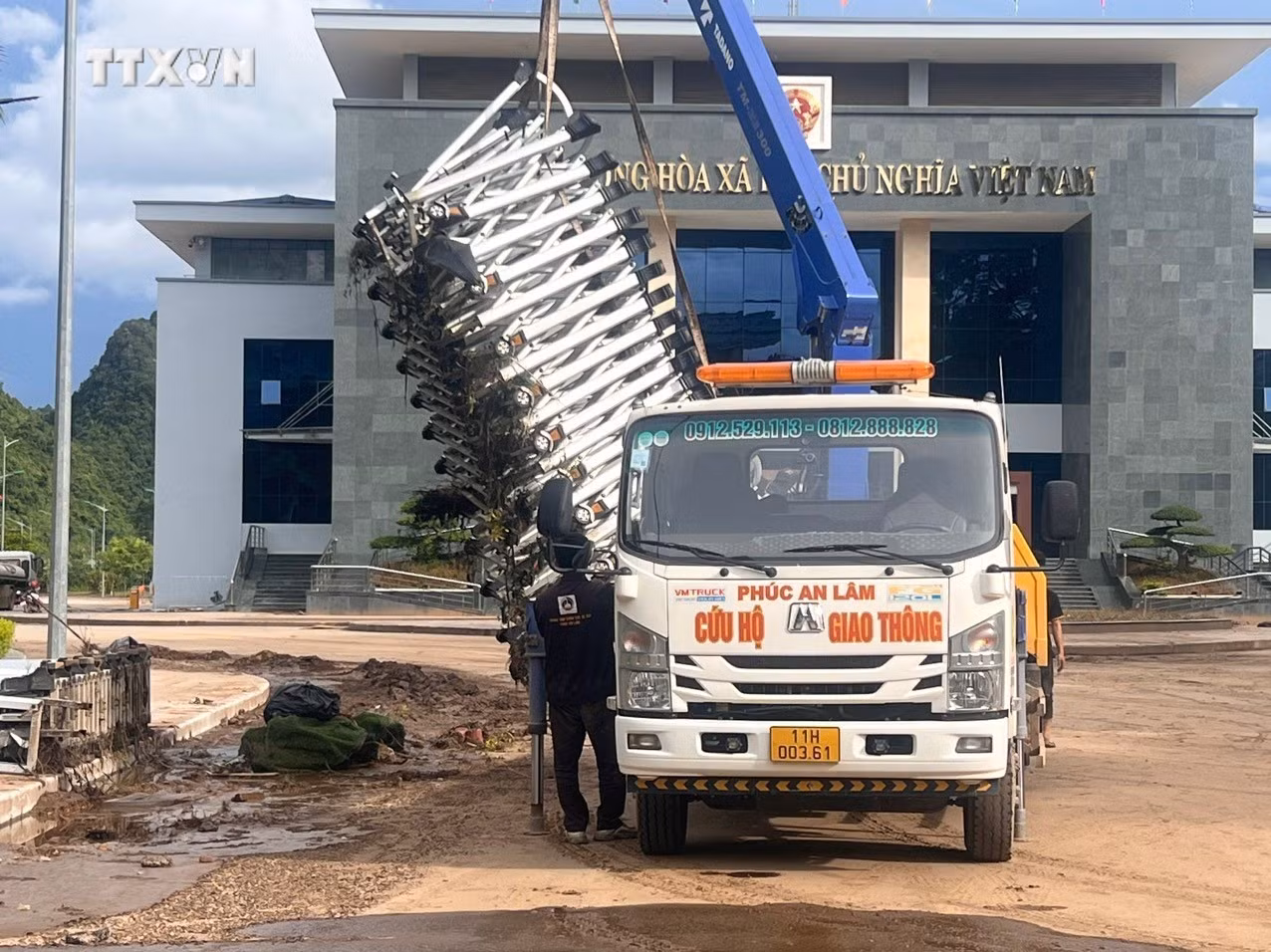 vna_potal_khoi_phuc_hoat_dong_tram_kiem_soat_lien_hop_cua_khau_quoc_te_tra_linh_sau_lu_lut_7537957.jpeg