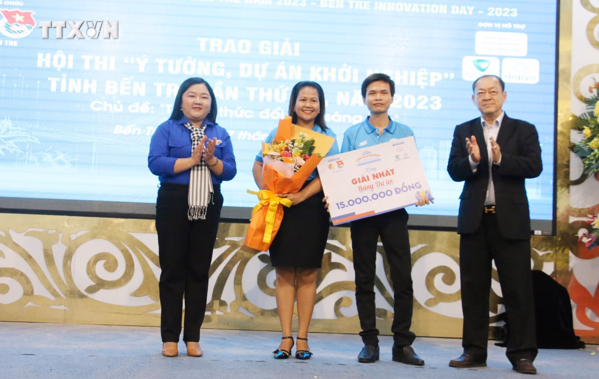 vna_potal_co_gai_8x_voi_khat_vong_khoi_nghiep_tu_tai_nguyen_ban_dia_anh_kem_bai_7282819.jpg