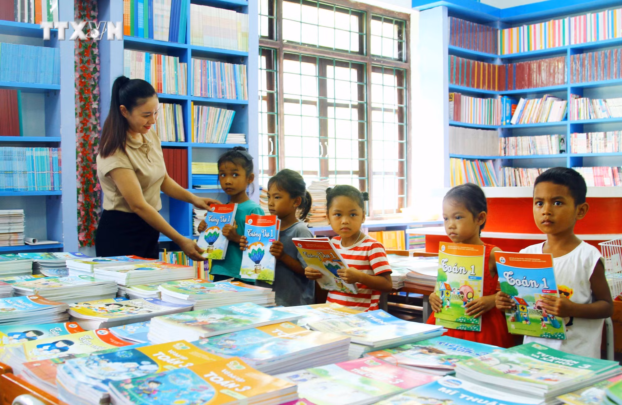 vna_potal_quang_binh_cac_truong_hoc_huyen_mien_nui_minh_hoa_chuan_bi_don_nam_hoc_moi_7555561.jpg