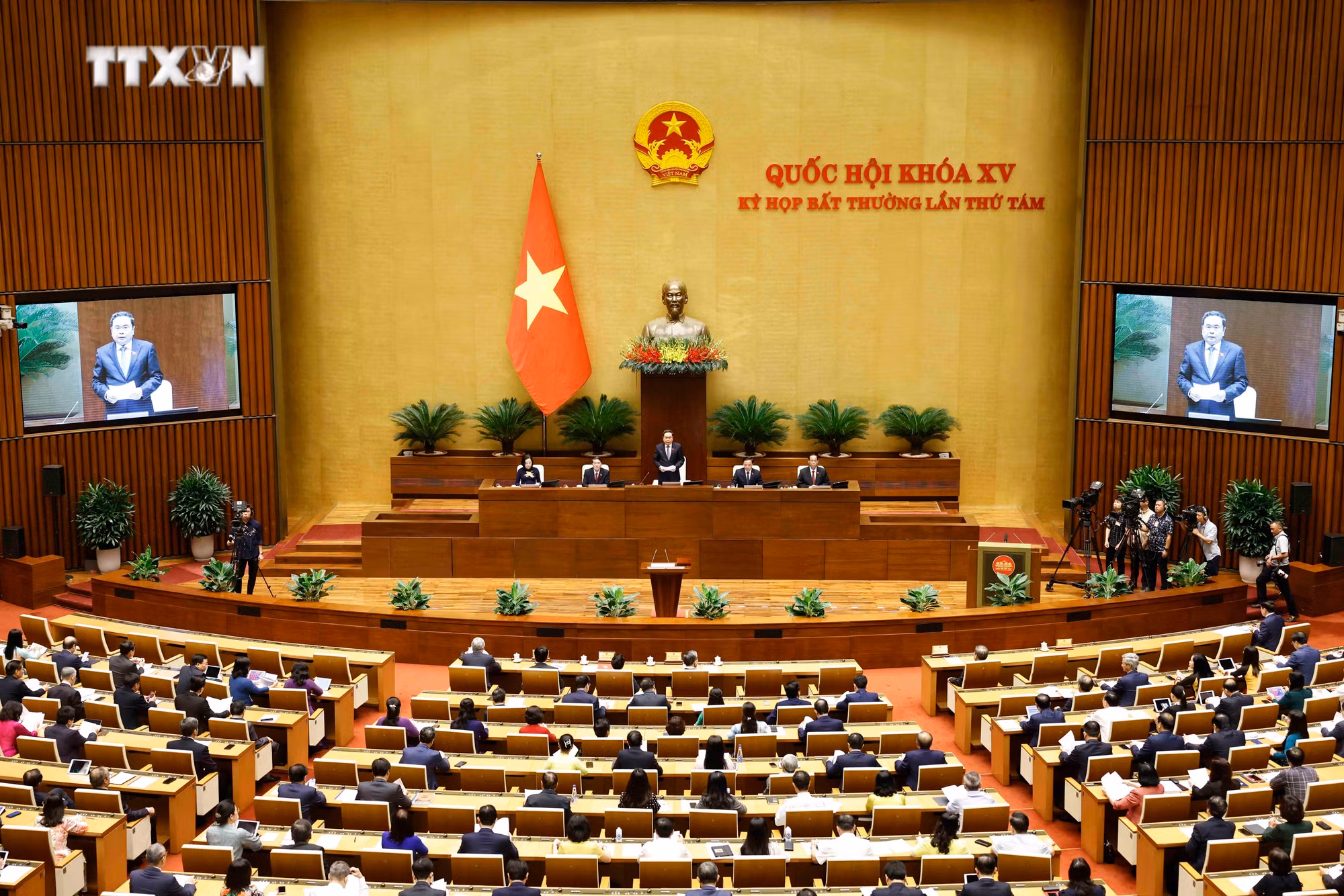 vna_potal_khai_mac_ky_hop_bat_thuong_lan_thu_8_quoc_hoi_khoa_xv_7556505.jpg