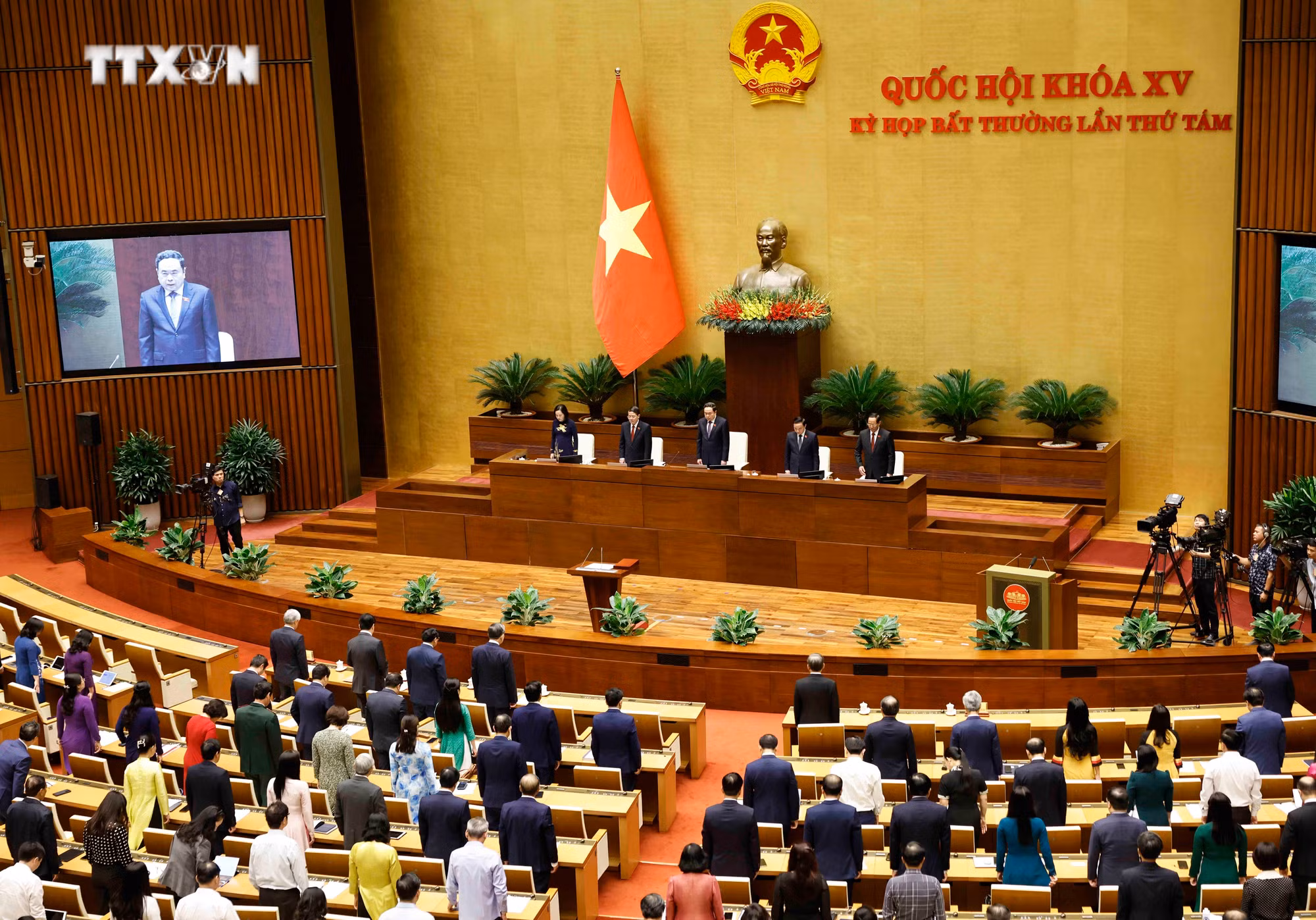 vna_potal_khai_mac_ky_hop_bat_thuong_lan_thu_8_quoc_hoi_khoa_xv_7556507.jpg