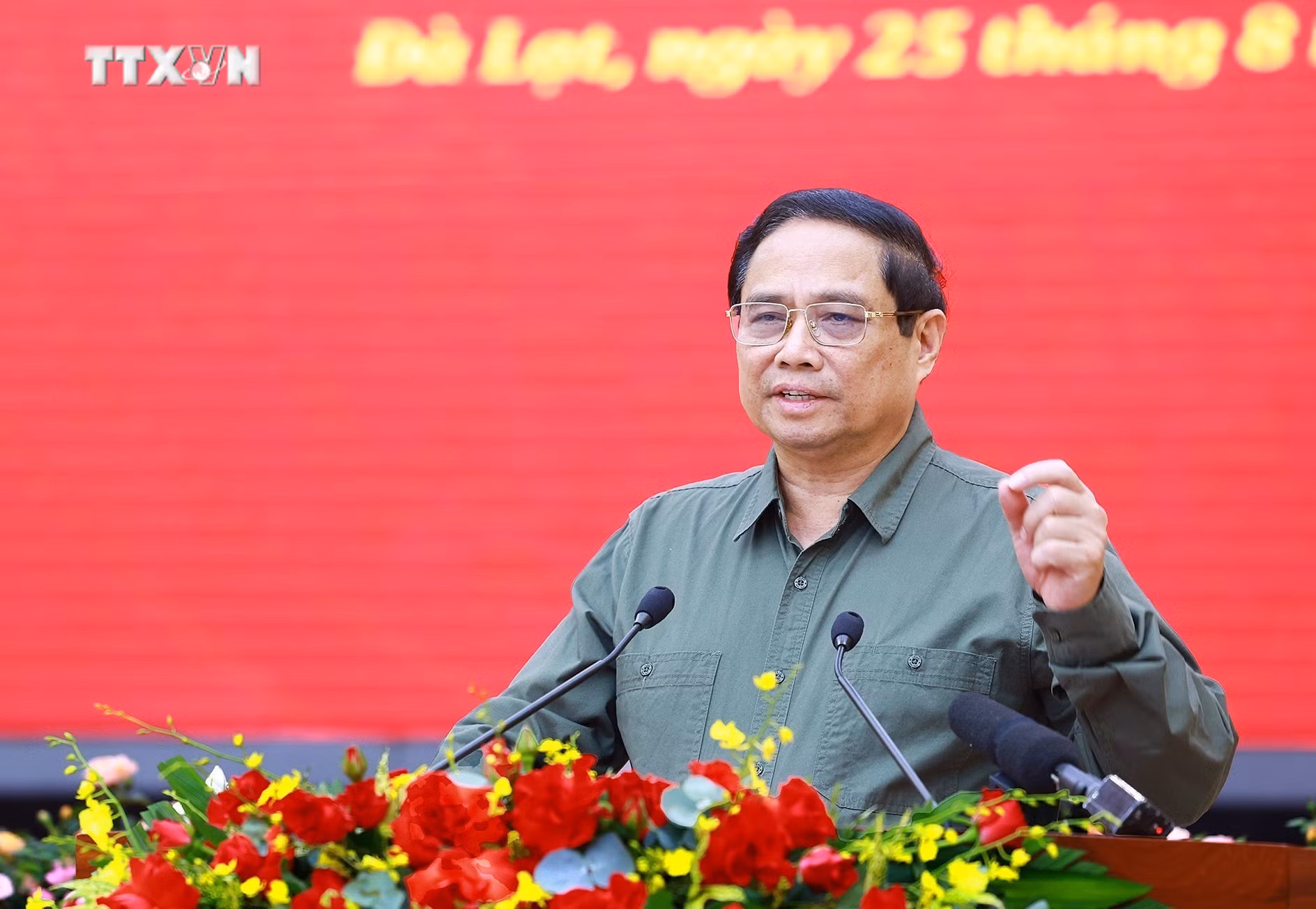 vna_potal_thu_tuong_pham_minh_chinh_lam_viec_voi_ban_thuong_vu_tinh_uy_lam_dong_7555906.jpg