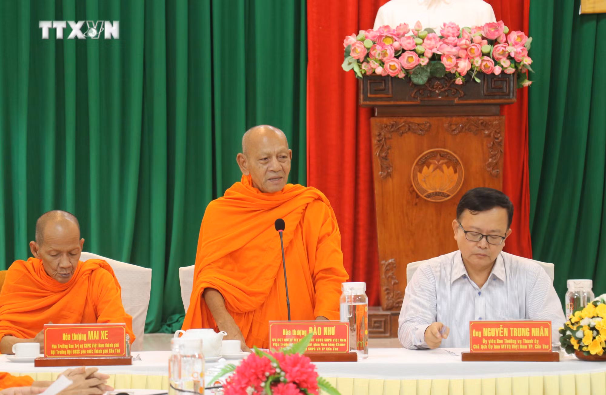 vna_potal_can_tho_gap_go_cac_chuc_sac_su_sai_tieu_bieu_dong_bao_dan_toc_khmer_nhan_dip_le_sen_dolta_7616163.jpg