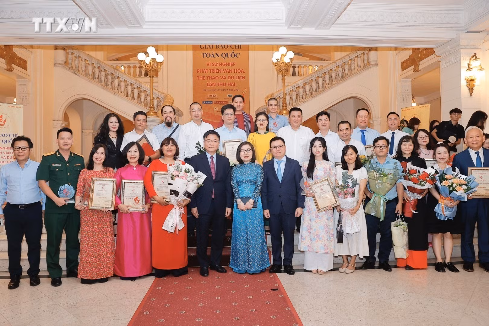 vna_potal_le_trao_giai_bao_chi_toan_quoc_“vi_su_nghiep_phat_trien_van_hoa_the_thao_va_du_lich”_lan_thu_hai_7562425.jpeg