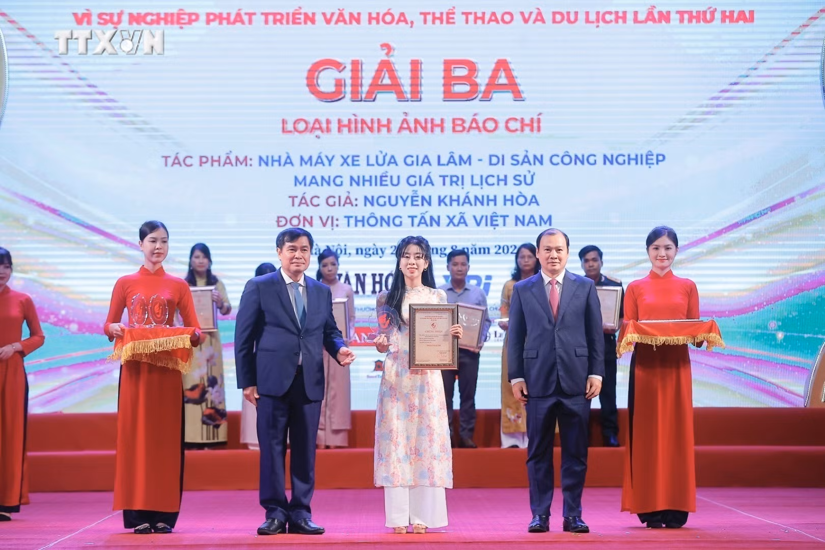 vna_potal_le_trao_giai_bao_chi_toan_quoc_“vi_su_nghiep_phat_trien_van_hoa_the_thao_va_du_lich”_lan_thu_hai_7562315.jpeg