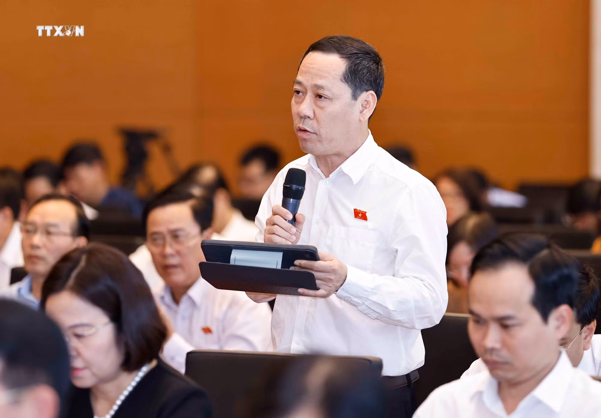 vna_potal_dbqh_hoat_dong_chuyen_trach_thao_luan_ve_du_an_luat_cong_chung_sua_doi_7561523.jpg