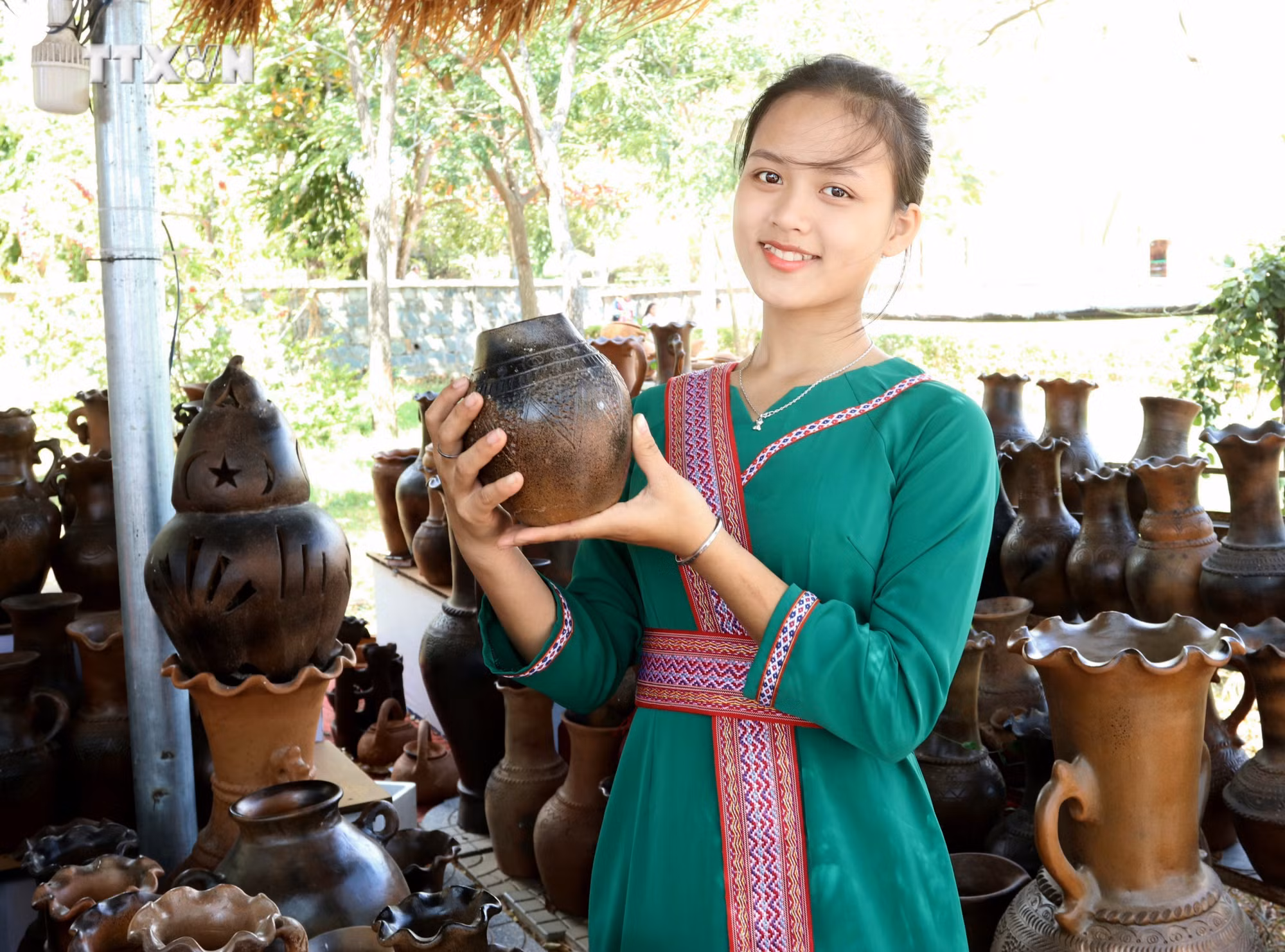 vna_potal_ninh_thuan_cai_thien_muc_huong_thu_sang_tao_van_hoa_cua_nguoi_dan_7486428.jpg