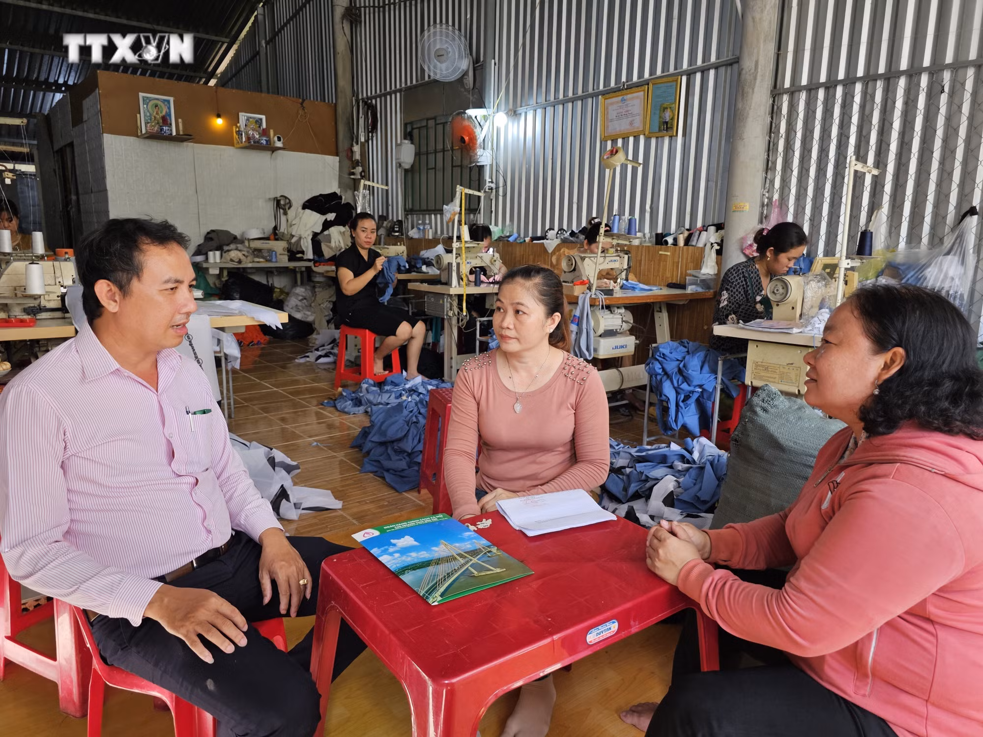 vna_potal_tin_dung_chinh_sach_–_chia_khoa_giam_ngheo_ben_vung__7410446.jpg