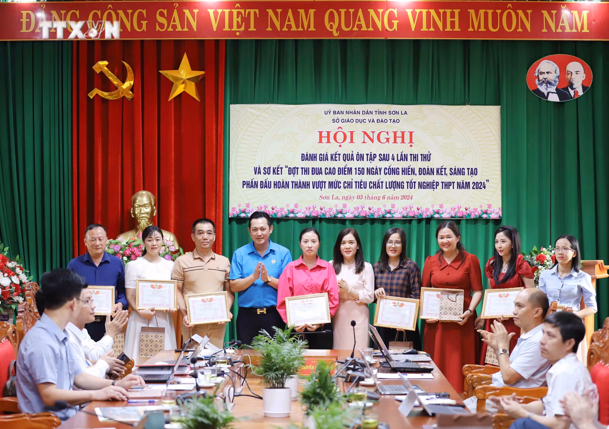 vna_potal_son_la_phan_dau_hoan_thanh_vuot_muc_chi_tieu_chat_luong_tot_nghiep_thpt_nam_2024_7410686.jpg