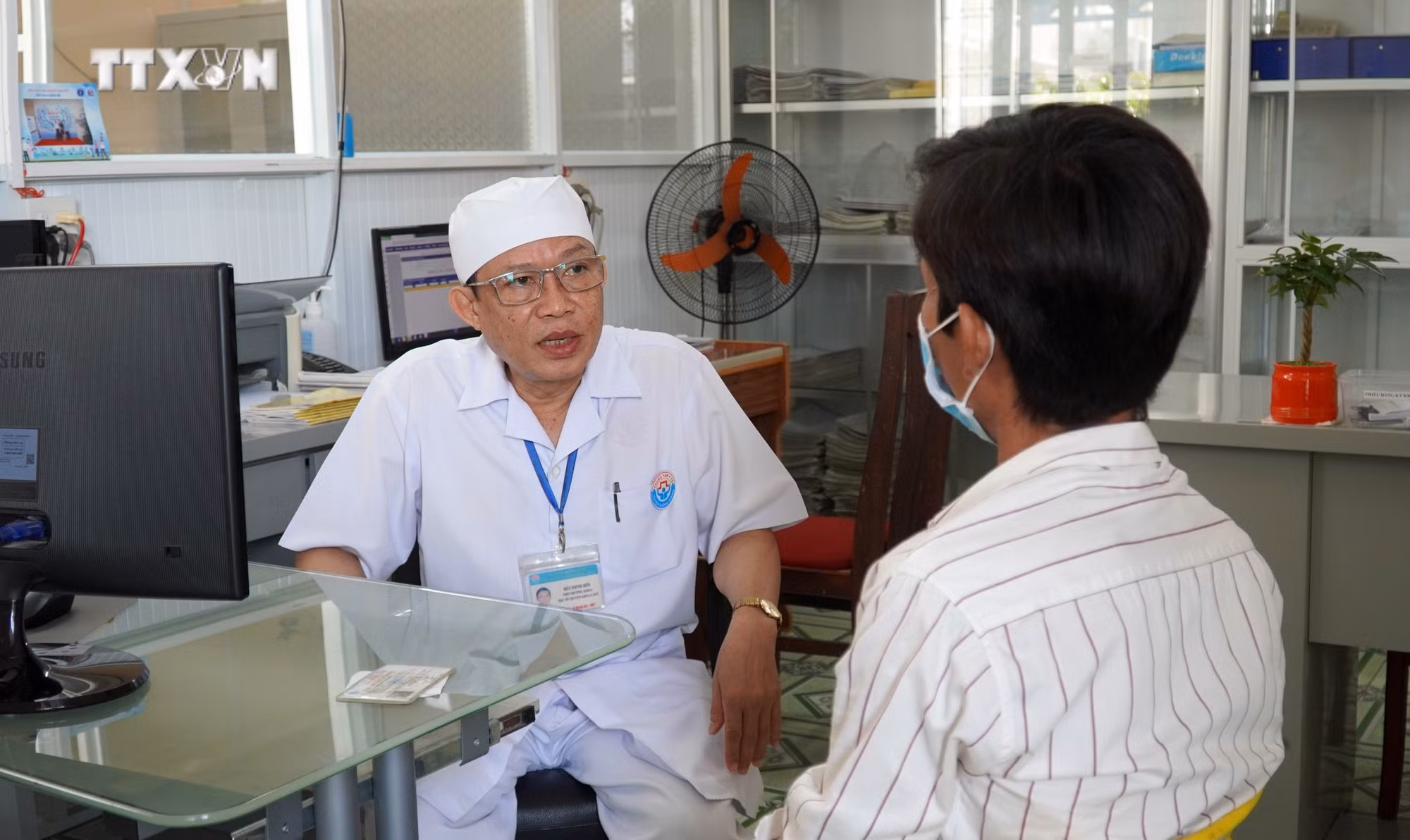 vna_potal_nhung_bac_si_dieu_duong_gioi_ve_chuyen_mon_va_y_duc_o_kien_giang_7240605.jpg