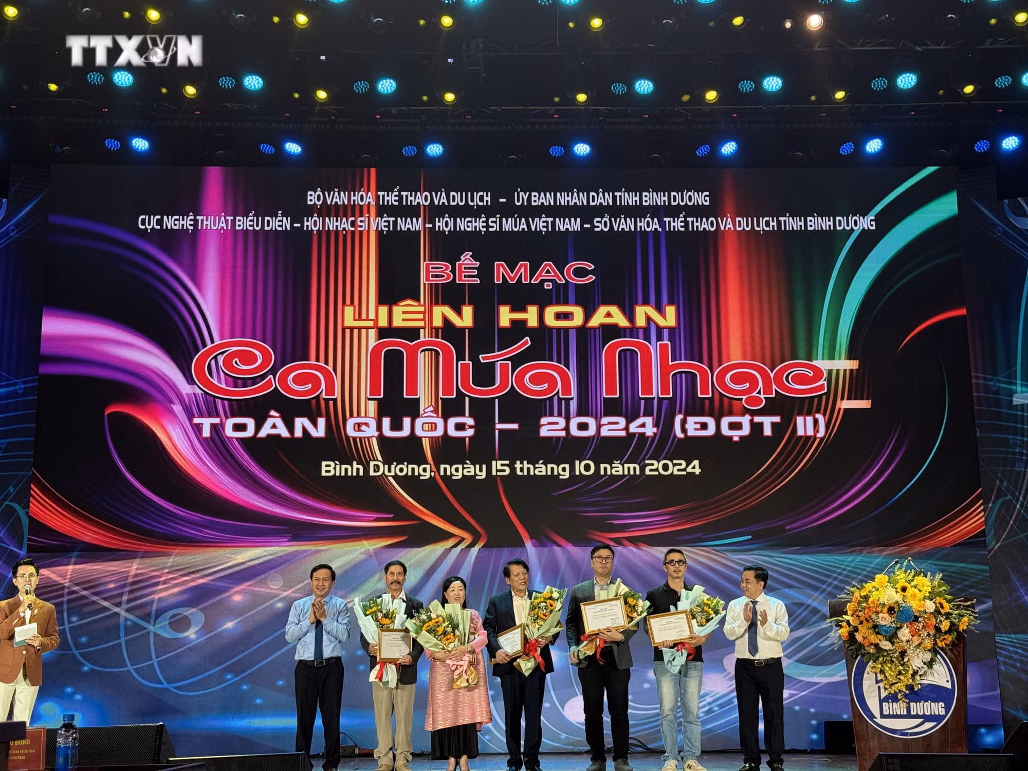 vna_potal_le_be_mac_lien_hoan_ca_mua_nhac_toan_quoc_2024_dot_2_7653323.jpeg