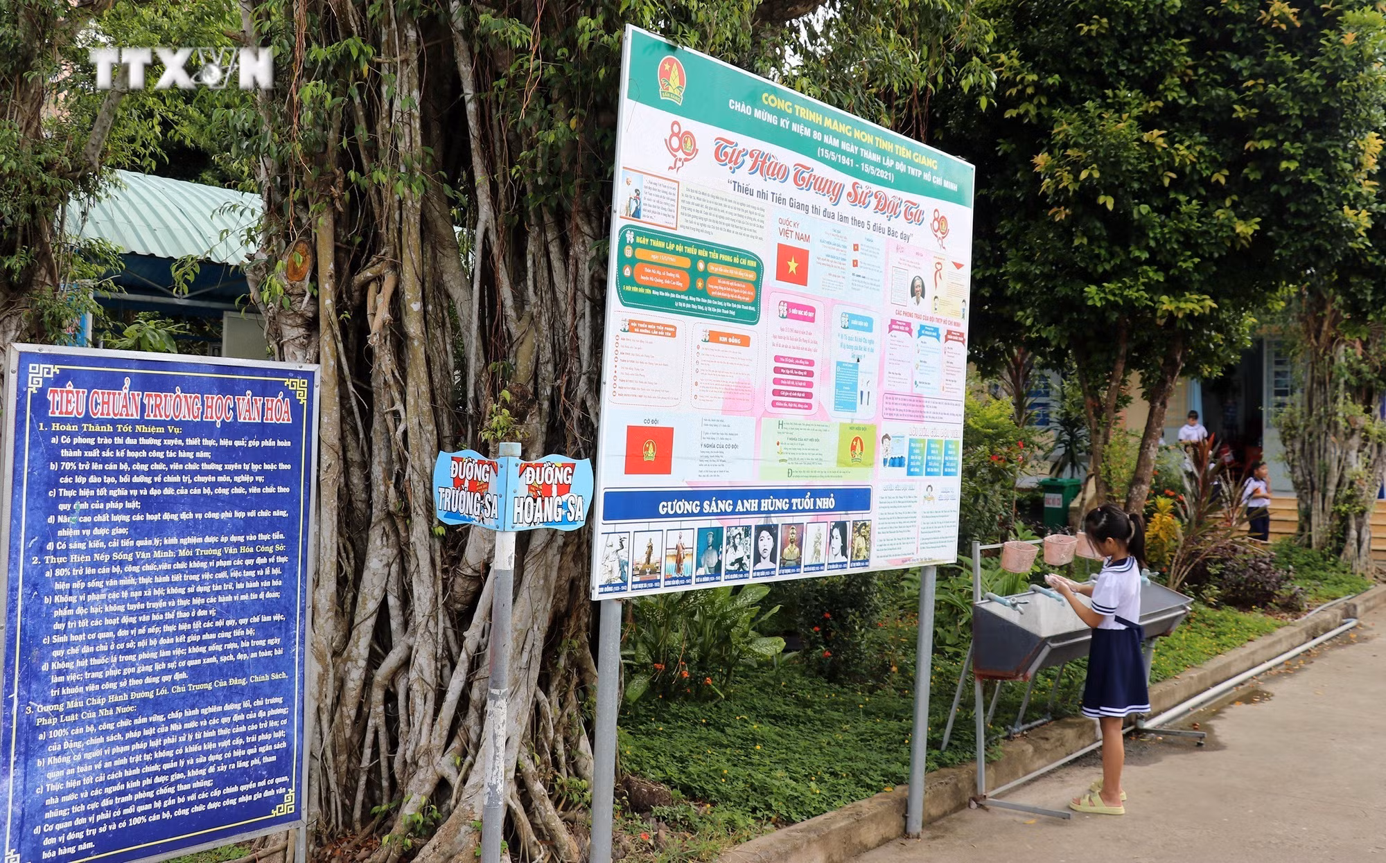 vna_potal_sang_kien_giao_duc_tinh_yeu_bien_dao_trong_khuon_vien_truong_o_tien_giang_7629555.jpg