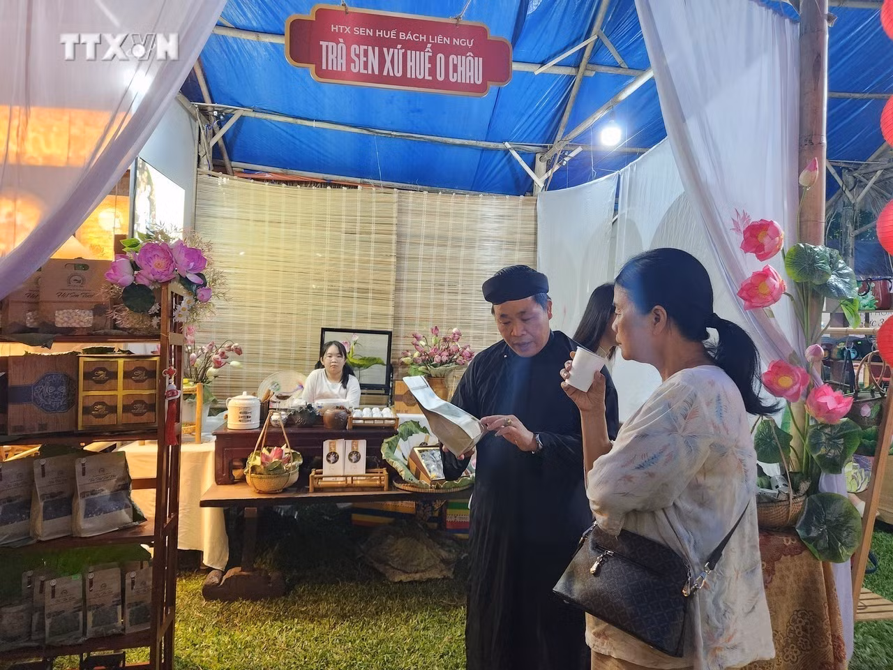 vna_potal_ngay_hoi_sen_hue_2024__7467766.jpeg