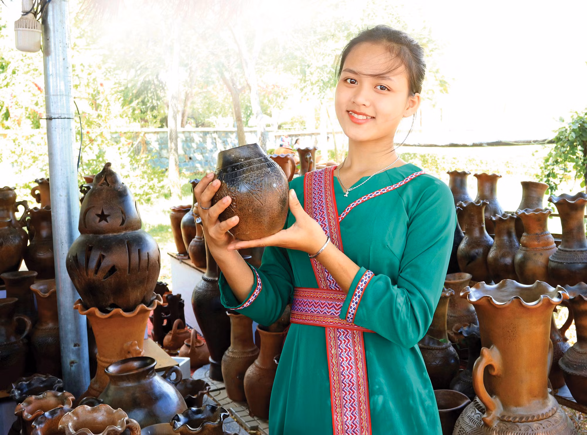 8-phụ nữ Chăm-Nguyễn Thành.jpeg