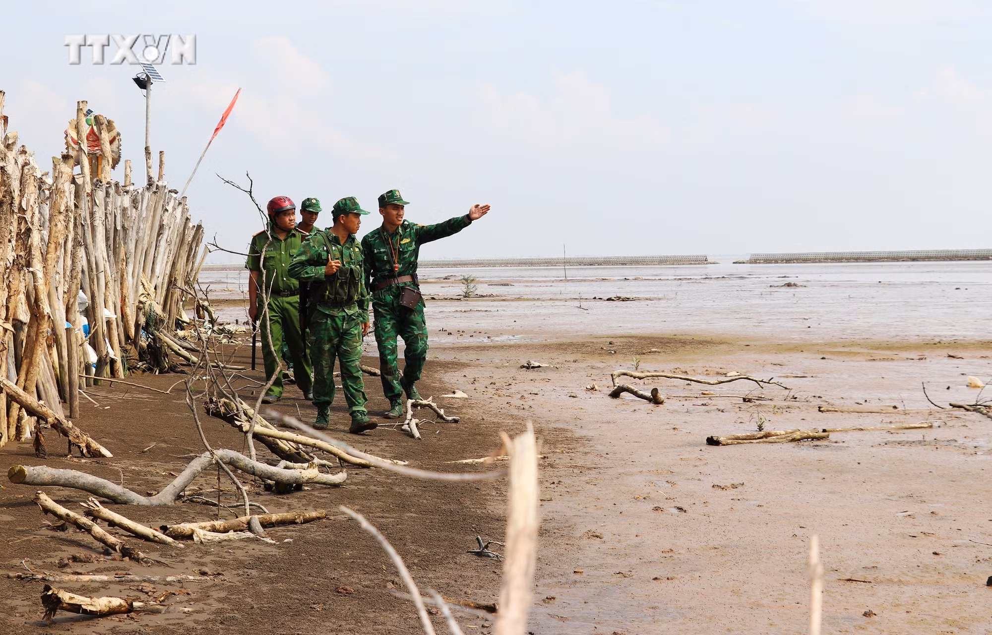 vna_potal_tuan_tra_phong_chong_toi_pham_vung_bien_gioi_bien_o_tien_giang_7646779.jpg