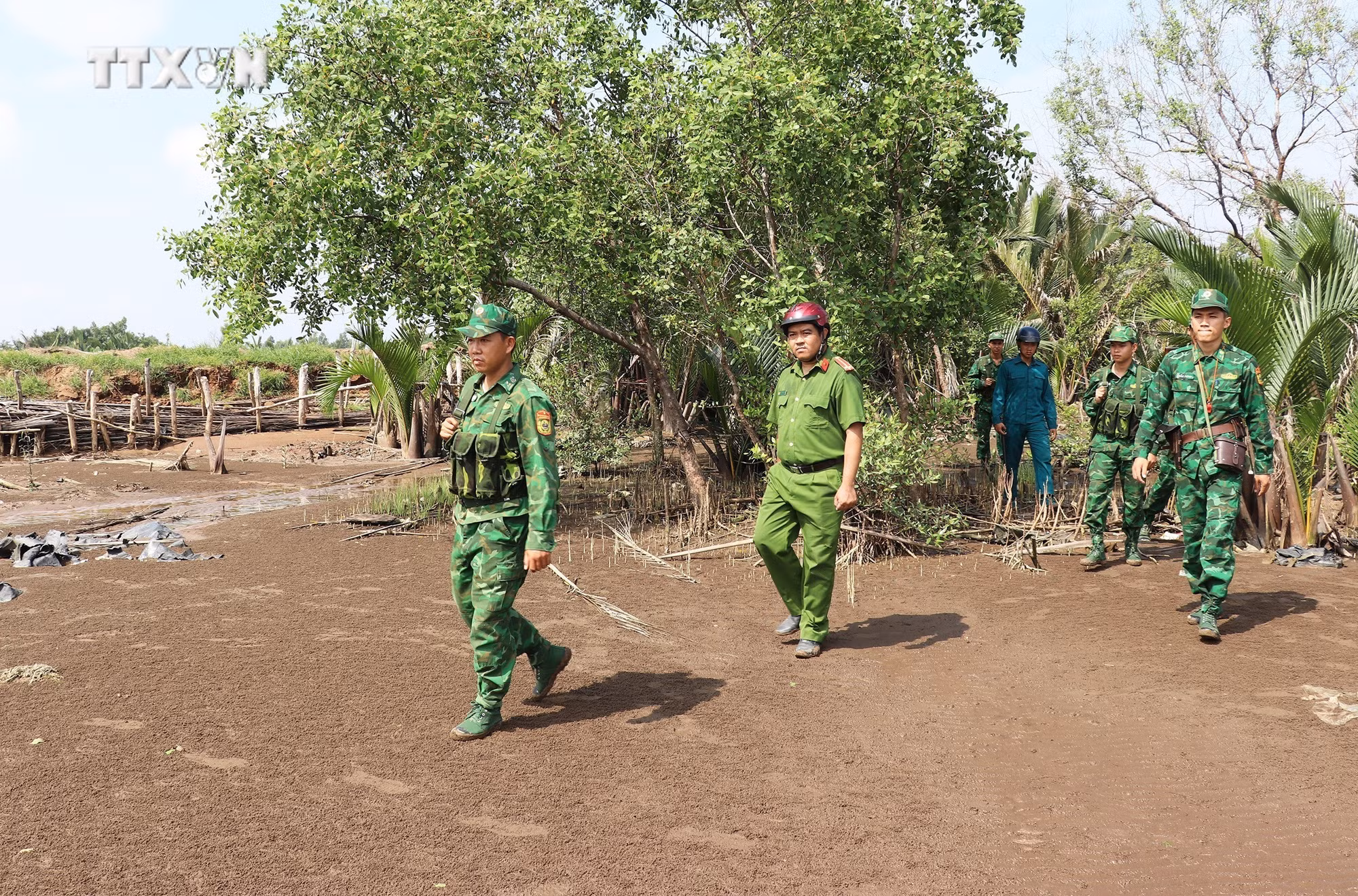 vna_potal_tuan_tra_phong_chong_toi_pham_vung_bien_gioi_bien_o_tien_giang_7646786.jpg