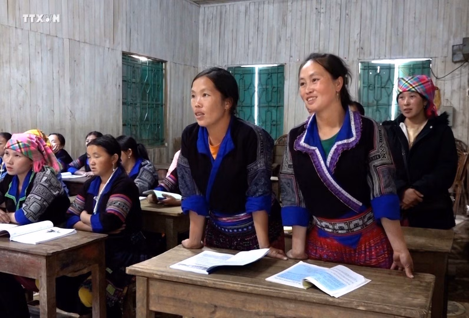 vna_potal_no_luc_xoa_mu_chu_cho_dong_bao_mong_o_vung_cao_mu_cang_chai_7269308.jpg
