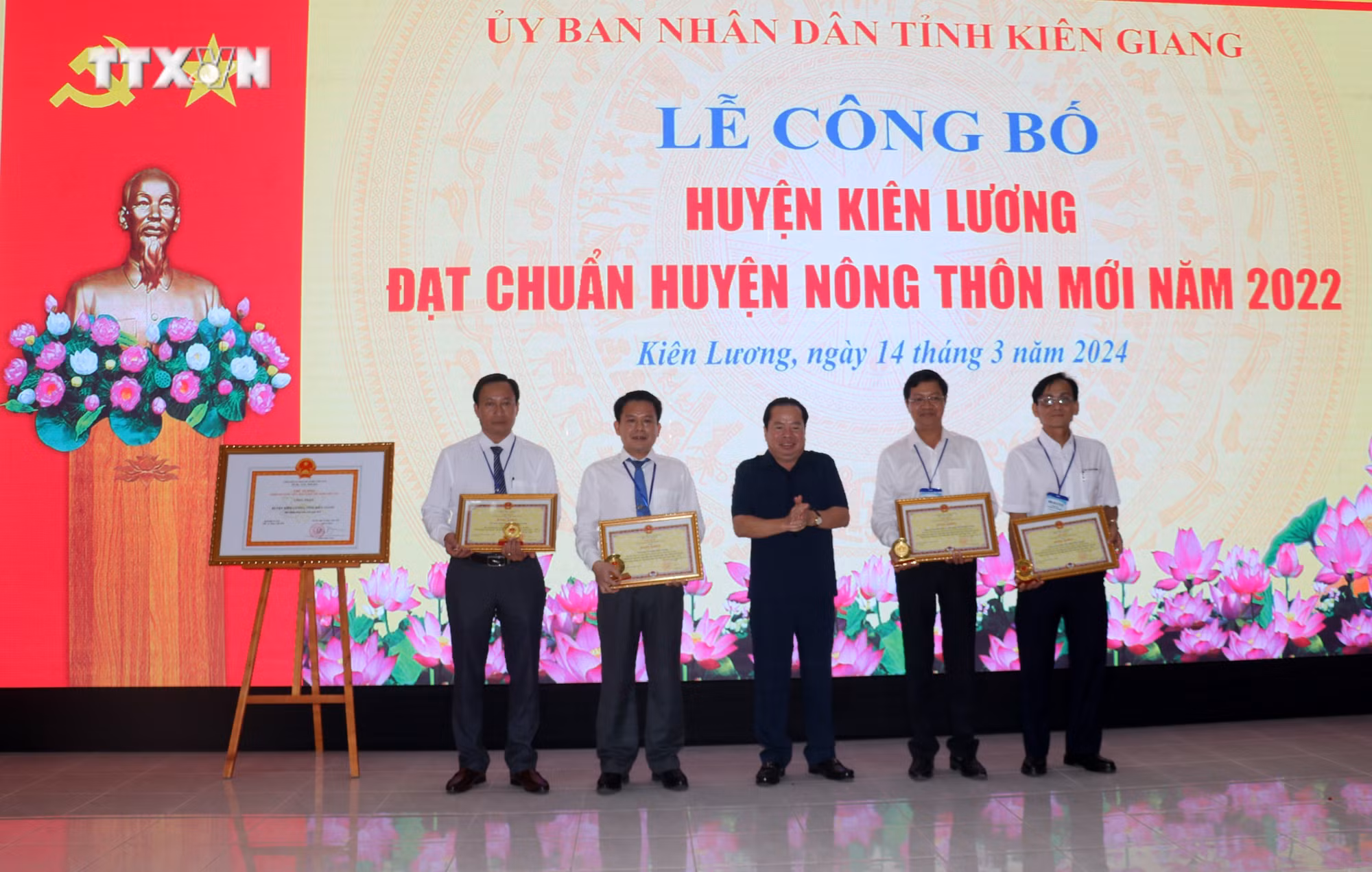 vna_potal_cong_bo_huyen_kien_luong_kien_giang_dat_chuan_nong_thon_moi_7270272.jpg