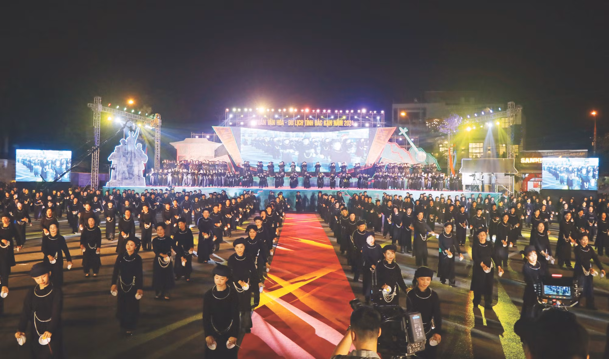 1-mua bat cua nguoi Tay-vu hoang giang1.jpg