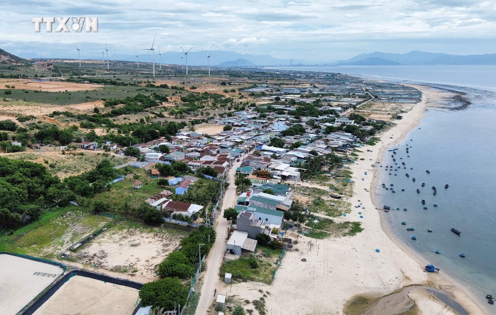 vna_potal_ninh_thuan_dau_tu_xay_dung_ha_tang_vung_dung_du_an_hai_nha_may_dien_hat_nhan_7651519.jpg