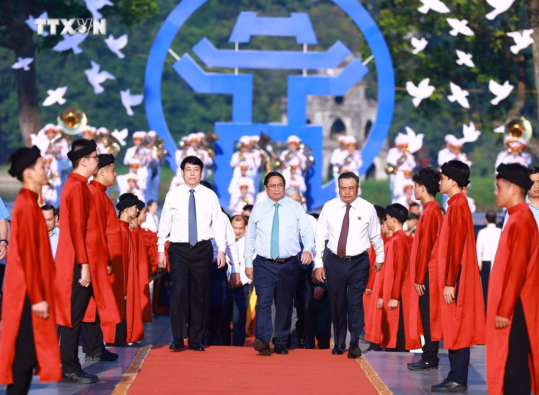 vna_potal_thu_tuong_pham_minh_chinh_du_ngay_hoi_van_hoa_vi_hoa_binh_7635469.jpg