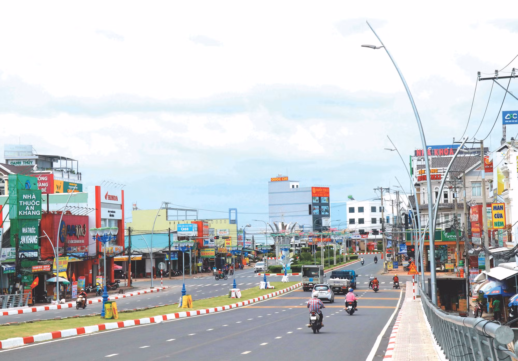 Bao anh Dan toc va mien nui 01.JPG