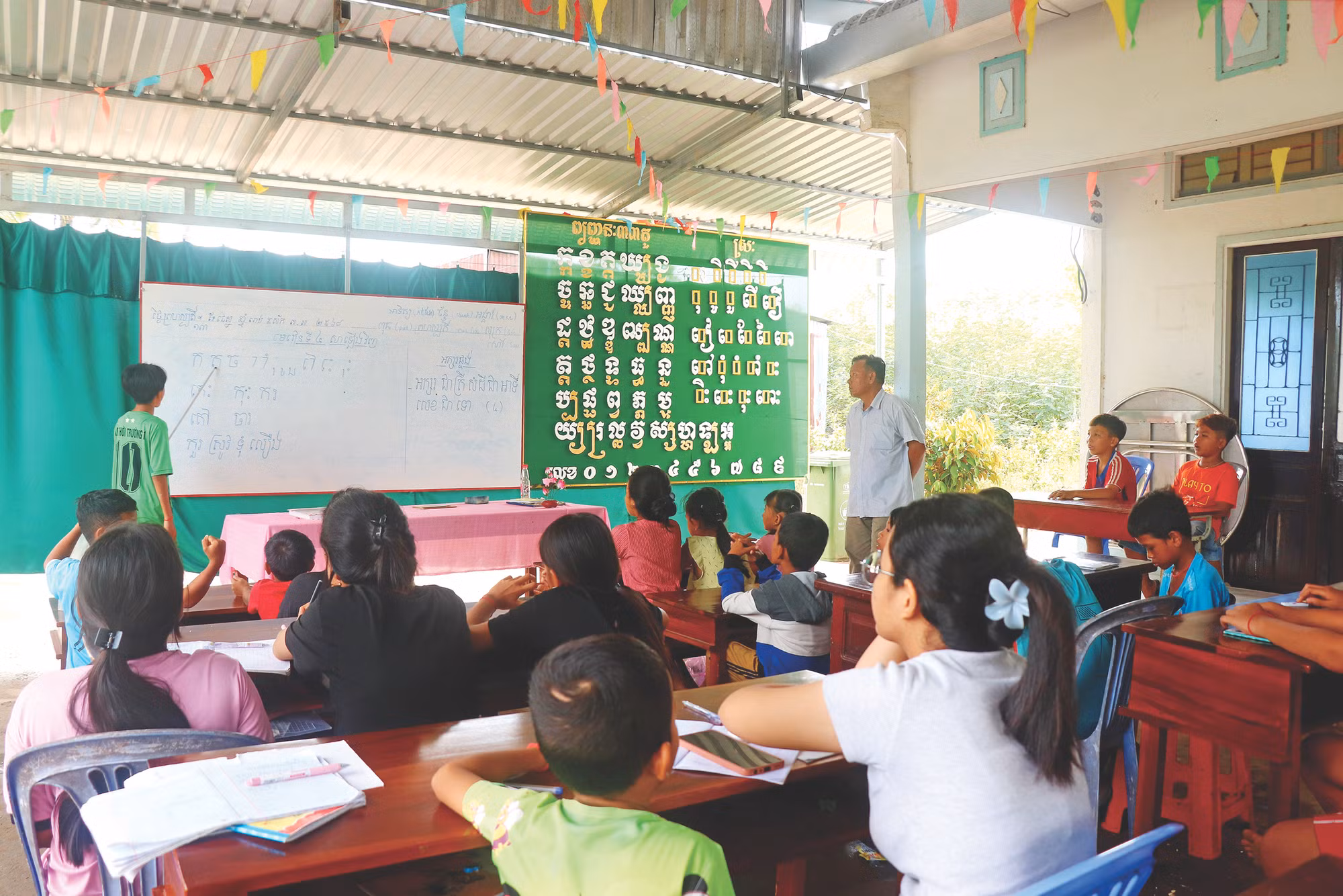 Bao anh dan toc va mien nui 15.JPG