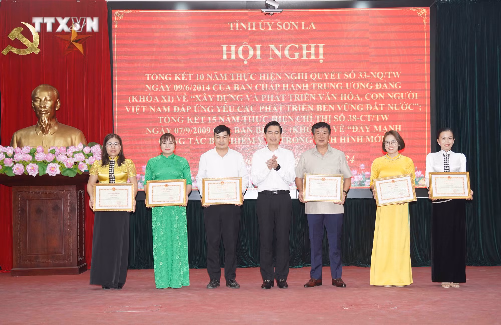 vna_potal_tinh_uy_son_la_tong_ket_10_nam_thuc_hien_nghi_quyet_33-nqtw_va_15_nam_thuc_hien_chi_thi_38-cttw_7335742 (1).jpg