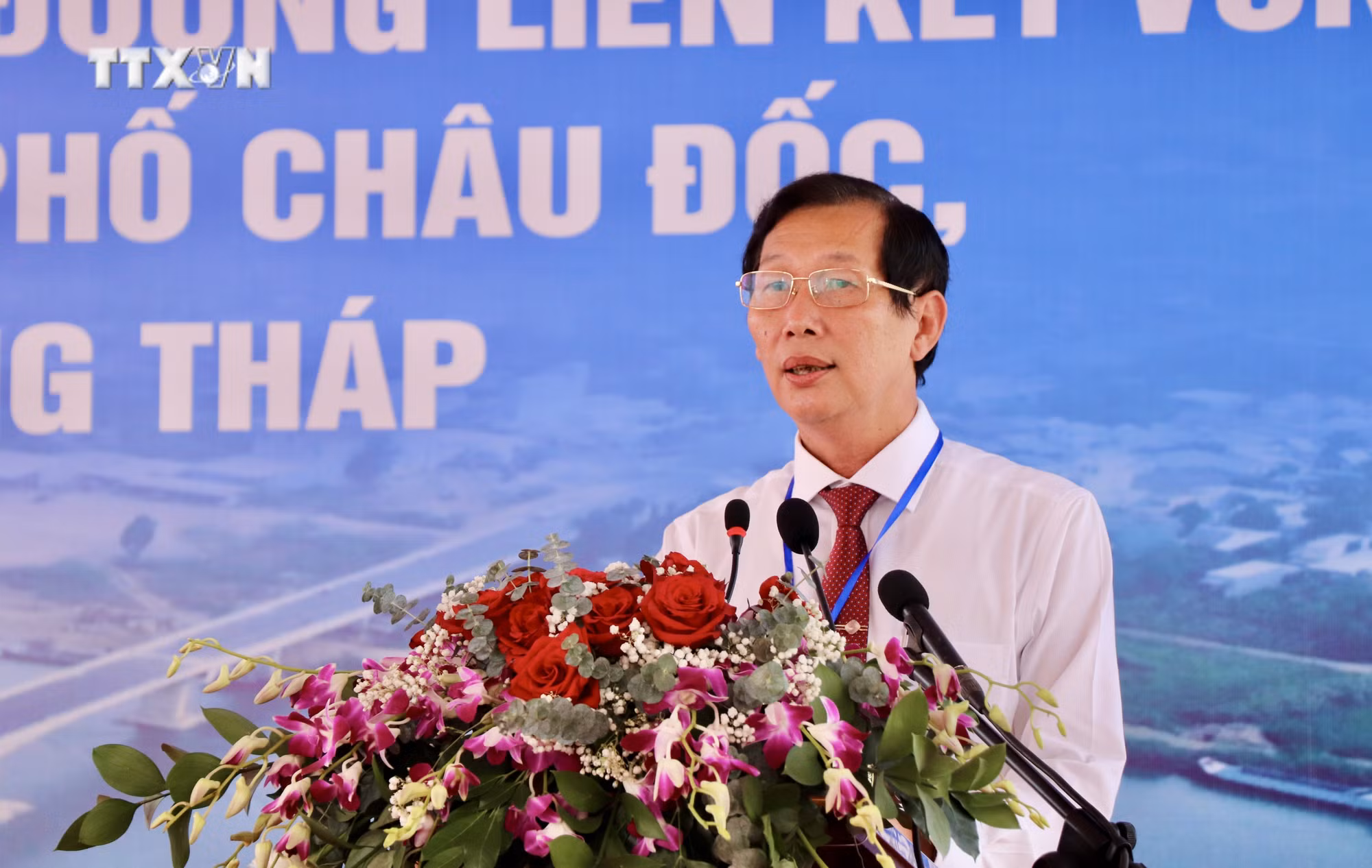 vna_potal_thong_xe_cau_chau_doc_bac_qua_song_hau_7336684.jpeg
