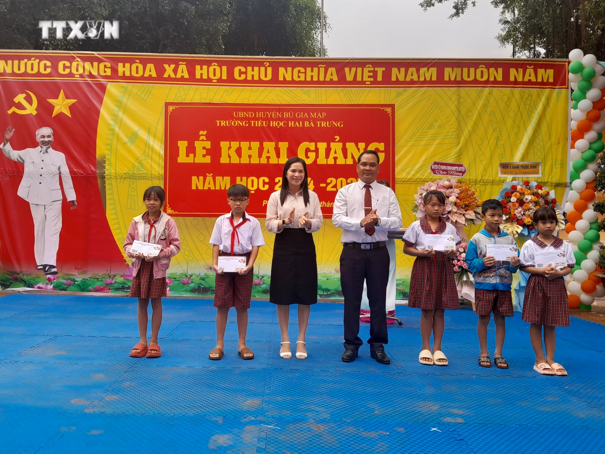 vna_potal_hon_23_trieu_hoc_sinh_ca_nuoc_buoc_vao_nam_hoc_moi_2024_-_2025_7574165.jpg