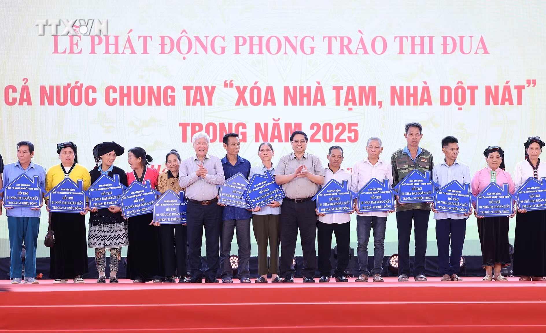 vna_potal_thu_tuong_pham_minh_chinh_du_le_phat_dong_phong_trao_thi_dua_“xoa_nha_tam_nha_dot_nat”_trong_ca_nuoc_7320427.jpg